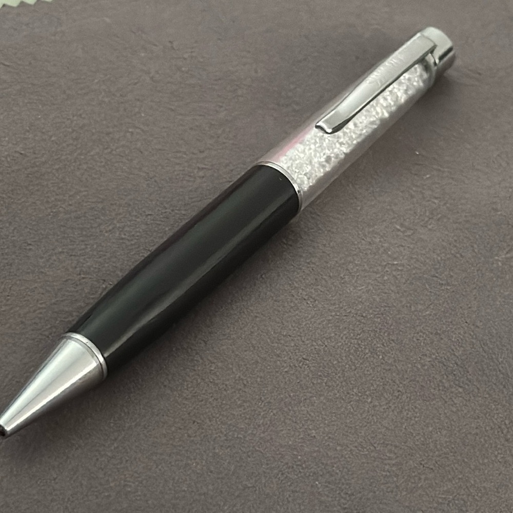 Limited edition, vintage Swarovski crystal line refillable pen❤️